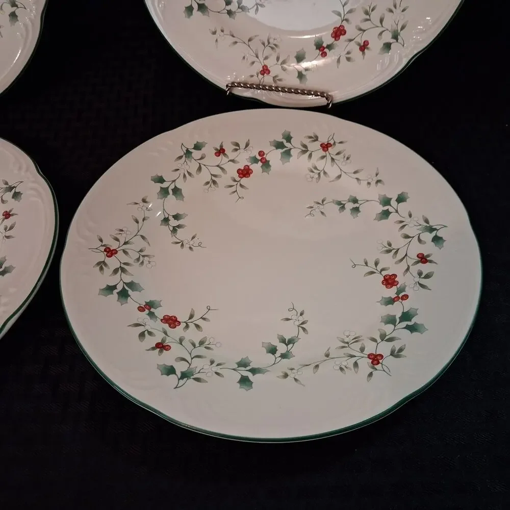 Set Of 4 Dinner Plates Pfaltzgraff Winterberry 10.25” Holly Berry Christmas